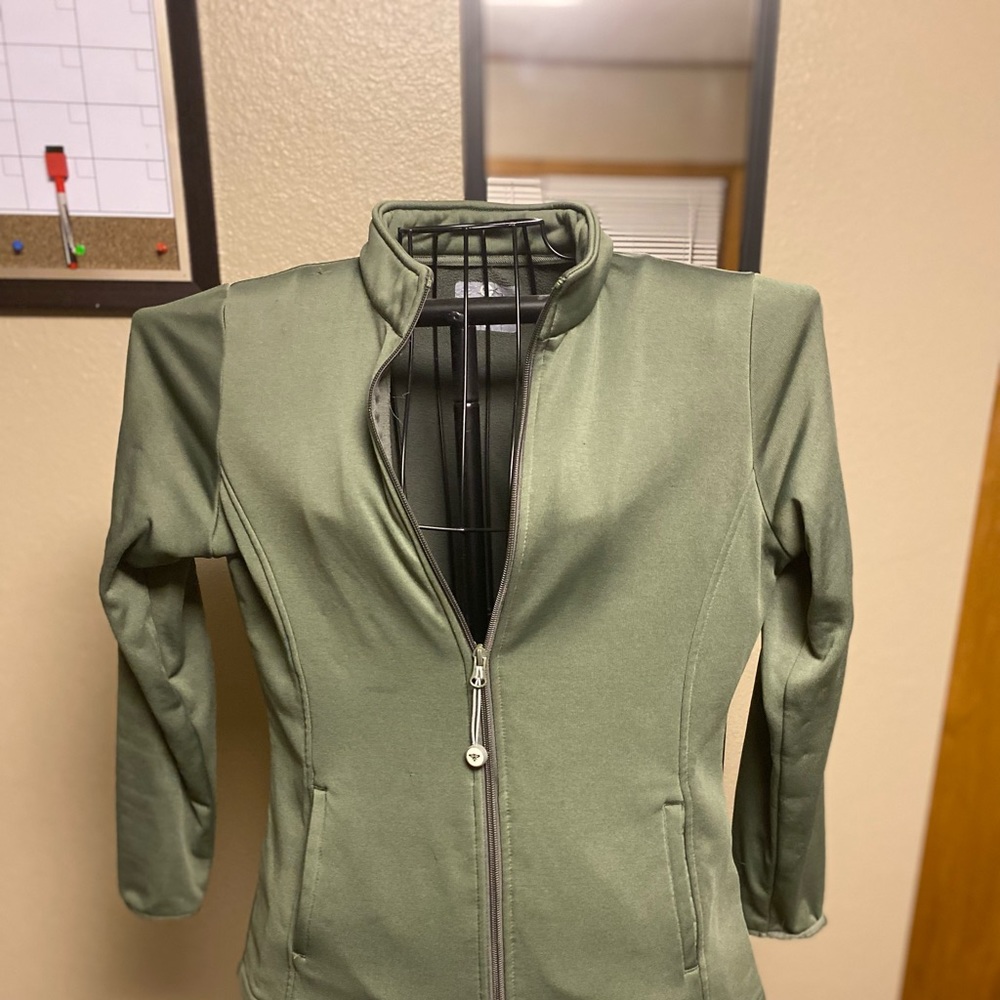 Full zip army green top